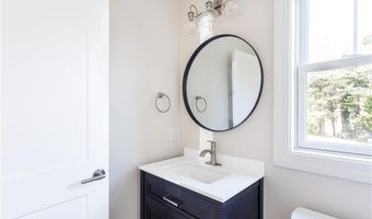 10 Mount Hope Ave, Portsmouth, RI 02871