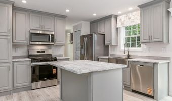 3 Alison Cir, Hampton, NH 03842