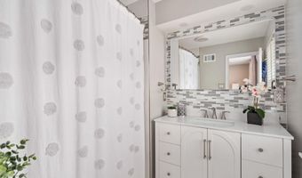 2504 WINDBREAK Dr, Alexandria, VA 22306