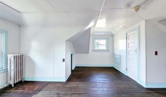 20 Stratford Rd, Cranston, RI 02905