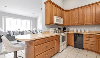 6 Sarah Ct, Amityville, NY 11701