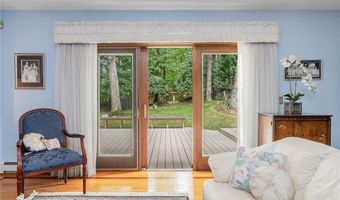 10 Oak Hill Dr, Lincoln, RI 02865
