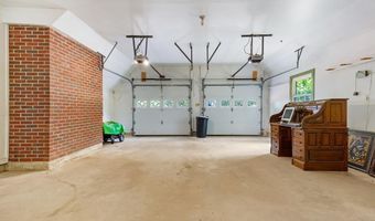 60 Boulder Dr, Auburn, ME 04210