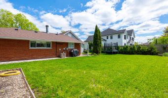 1720 N CHESTNUT Ave, Arlington Heights, IL 60004