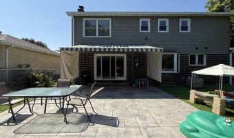 1550 W GOLDENGATE Dr, Addison, IL 60101