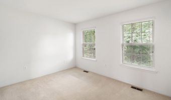 39 W Aspen Way, Aberdeen, NJ 07747