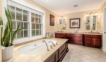 2 Raven Crest Dr, Bethel, CT 06801
