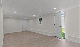 17 Auburn Ave, Johnston, RI 02919