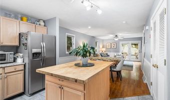 165 Holland St 18, Cranston, RI 02920
