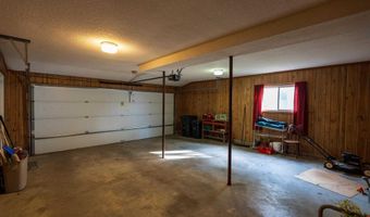 207 N 10th St, Albia, IA 52531