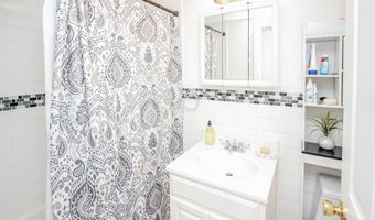 40 Grove Pl, Danbury, CT 06810