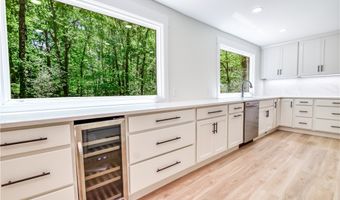 19121 Brewster Rd, Aurora, OH 44202