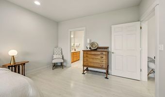 969 Golden Aspen Pl, Ashland, OR 97520