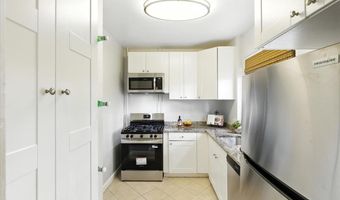 3504 MARTHA CUSTIS Dr 315, Alexandria, VA 22302