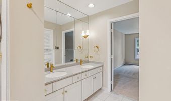4893 35TH Rd N, Arlington, VA 22207