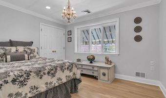 14 Bunker Hill Dr, Middletown, NJ 07748