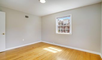 706 N CLEVELAND St, Arlington, VA 22201