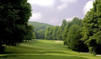 2 Chamonix Dr 103, Alloway, NJ 07462