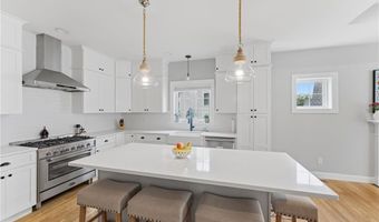 46 Somerset Cir, North Kingstown, RI 02852