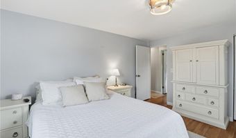 13 Garden Dr, Lincoln, RI 02865