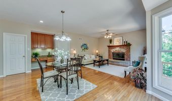 1515 Dietrich Glen Dr, Ballwin, MO 63021