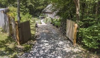 447 Farm Rd, Arlington, VT 05250