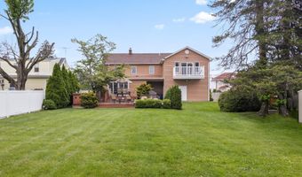 13 Evans Ave, Albertson, NY 11507