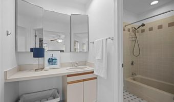 510 Corey Ln, Middletown, RI 02842