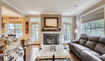28 Crestview Ln 28, Danbury, CT 06810