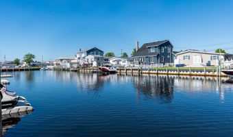 73 Carlyle Dr, Bayville, NJ 08721