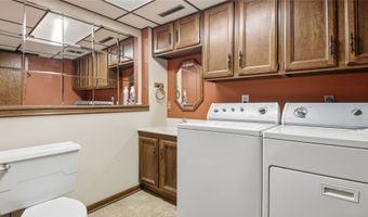212 Country Club Ln, Altoona, WI 54720