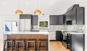 7 Carpenter Ave, Barrington, RI 02806