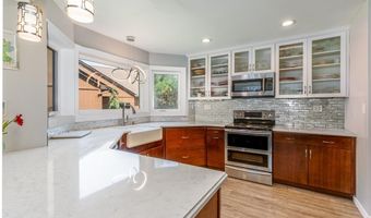 7 Hummingbird Ln, Amherst, NY 14228