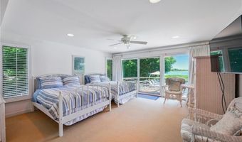 275 Boston Neck Rd, Narragansett, RI 02882