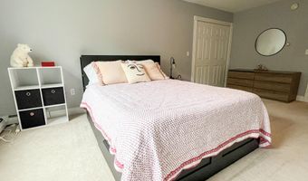 24 Surrey Ln, Falmouth, ME 04105