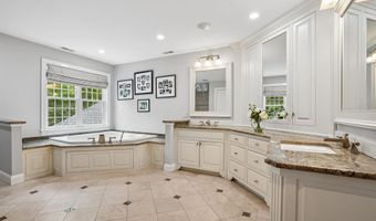 14 Aspen Ln, Bedford, NH 03110