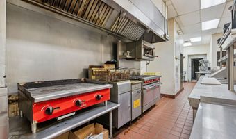 11 Benton Ave E, Albia, IA 52531