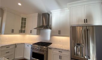 35 Primrose Ln, Cromwell, CT 06416