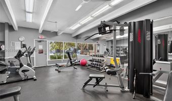 3301 N Country Club Dr 101, Aventura, FL 33180