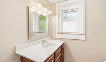 285 Sumner Ct, Akron, OH 44311