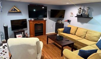 13 Cedar Dr, Bristol, RI 02809