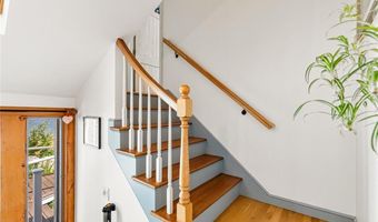 10 Blanding Ave, Barrington, RI 02806