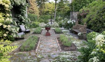 48 Old Searsport Ave, Belfast, ME 04915