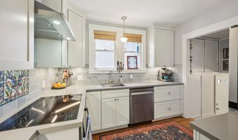 1376 Versailles Ave, Alameda, CA 94501
