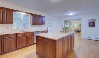 31 Edgewater Rd, Narragansett, RI 02882