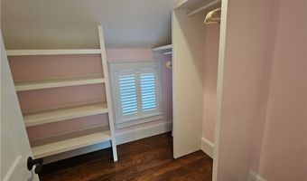 209 Coggeshall Ave, Newport, RI 02840
