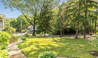 29 Grand Ave, Atlantic Highlands, NJ 07716