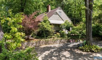 33 Sunset Dr, Anniston, AL 36207