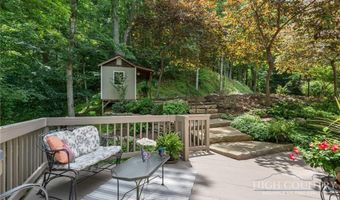 221 White Oak Trl, Banner Elk, NC 28604