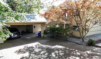 2 Buckingham St, Barrington, RI 02806